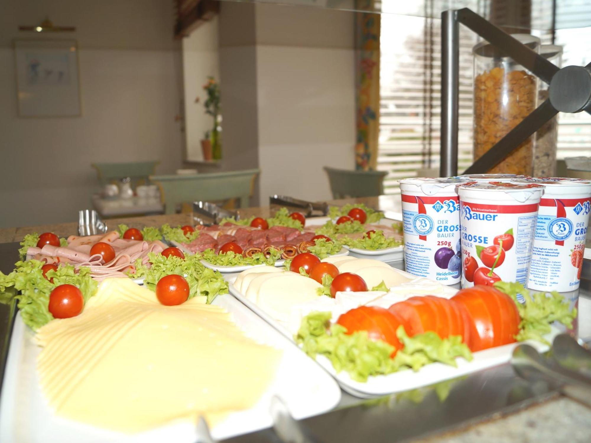 Hotel Entree Gross Borstel Garni 4*