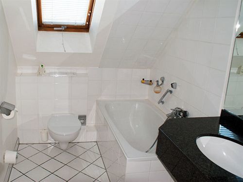 Hotel Entree Gross Borstel Garni 4*